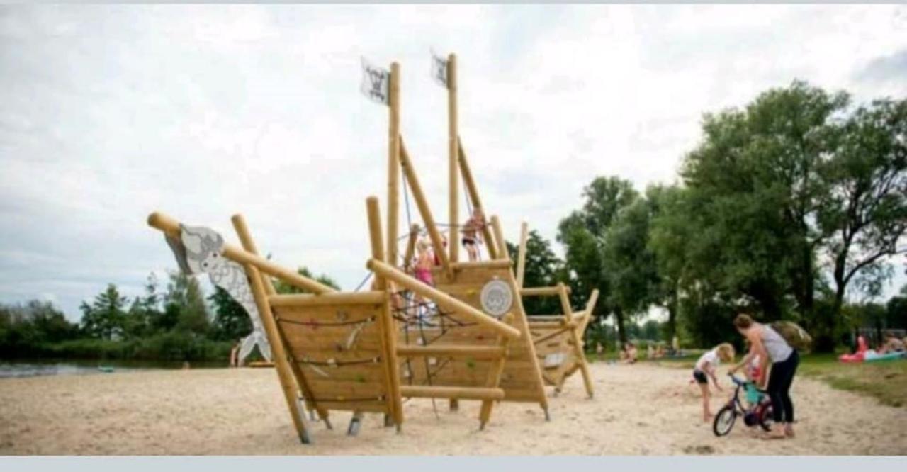 Kajuit423 6Pers 5Sterren Vakantiepark Bergumermeer Aan Het Water In Friesland Met Zwembad Villa Suameer Ngoại thất bức ảnh